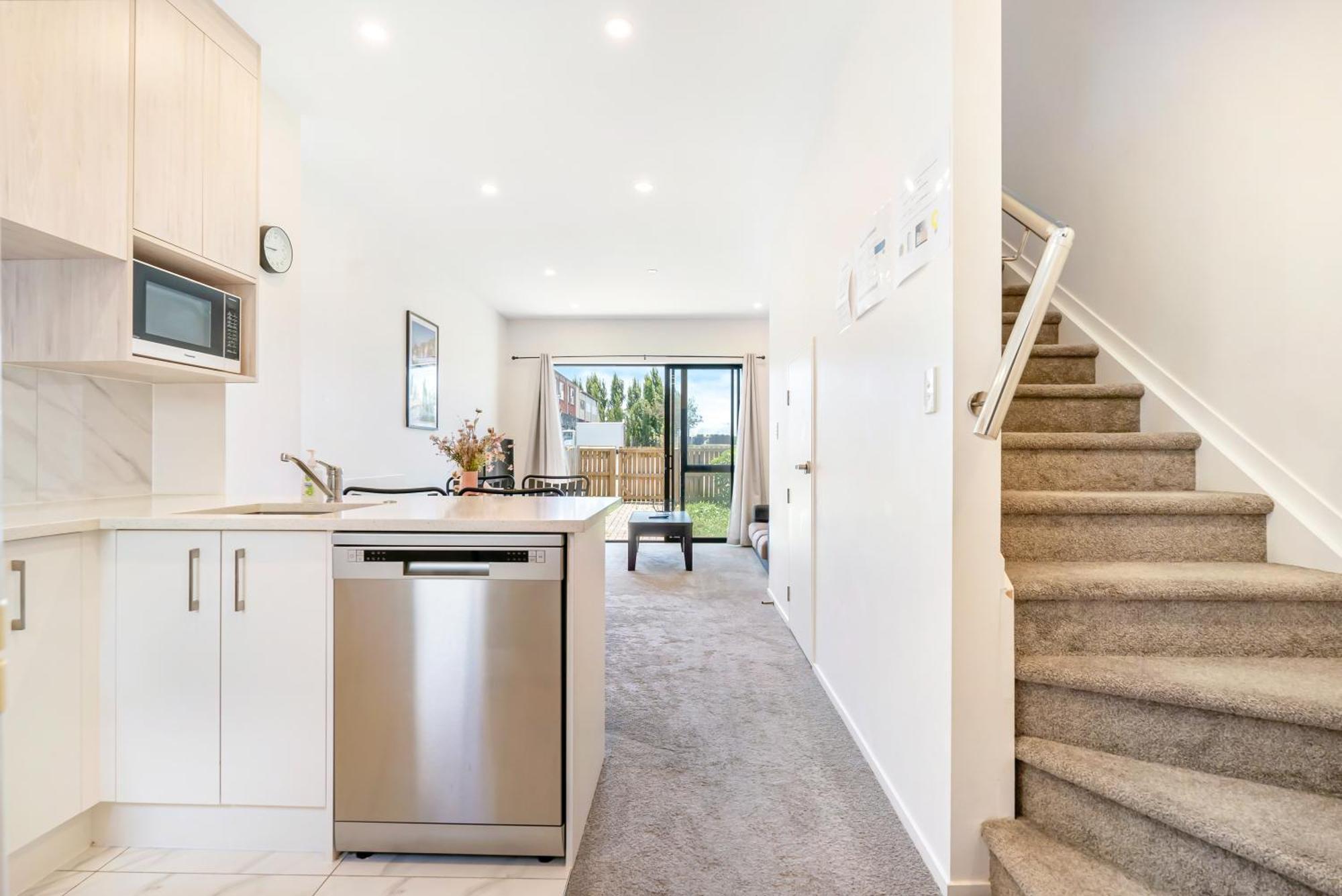 Cozy Brand New Townhouse 8 Villa โอ๊คแลนด์ ภายนอก รูปภาพ